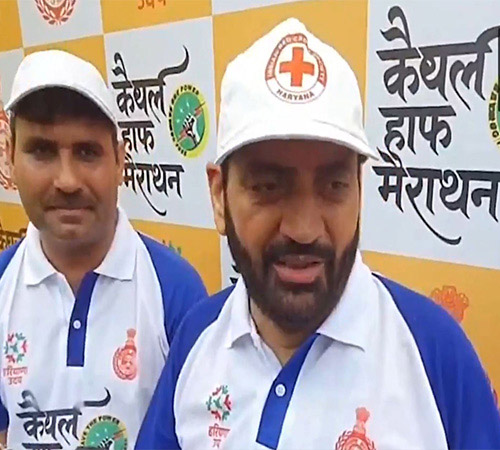 Chief Minister motivates youth to stay away from drugs by running in half marathon.